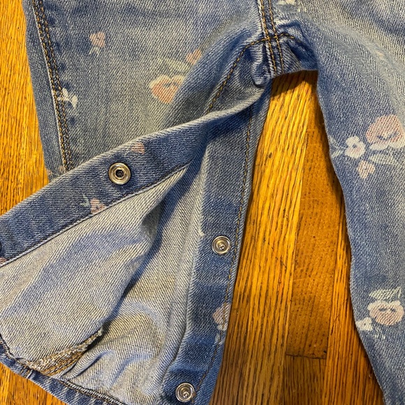 OshKosh flowered denim overalls, 6-9m - Picture 3 of 4